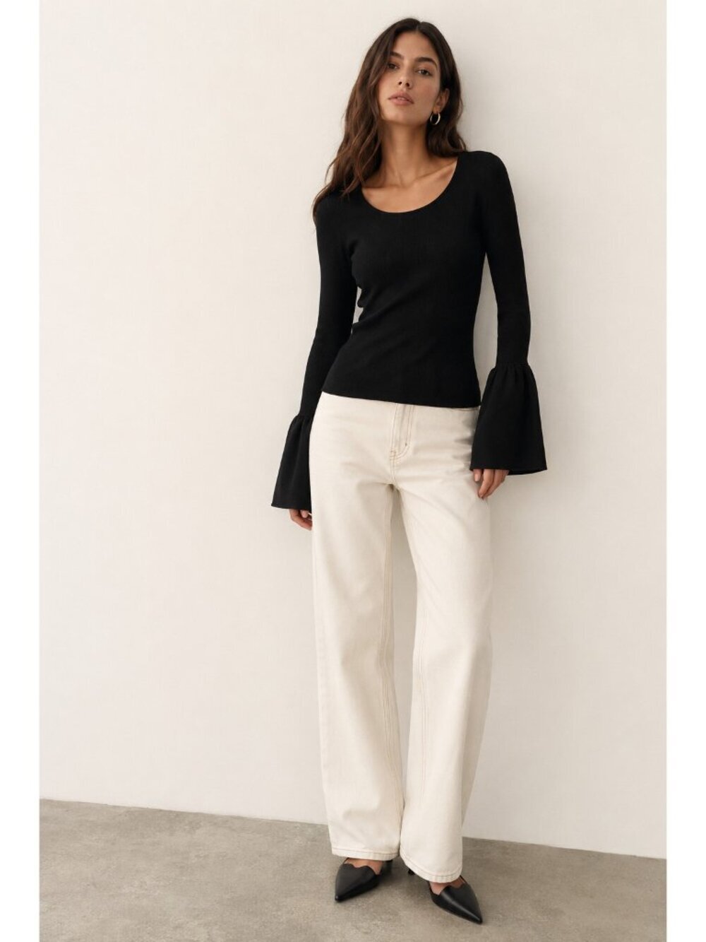 Elizabeth and James Black Ribbed Bell Sleeve Knit Top Women’s Size S Stretch